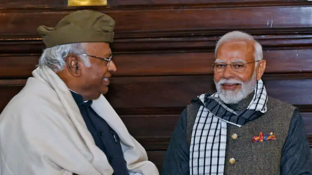 खड़गे और मोदी