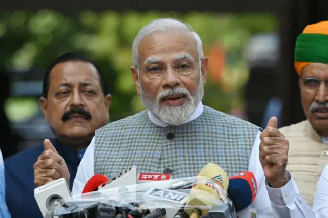 प्रधानमंत्री नरेंद्र मोदी
