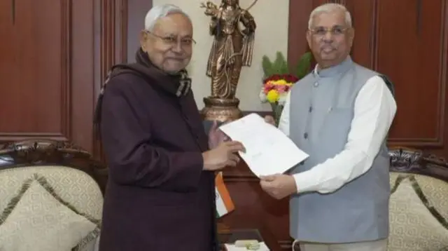 నితీశ్ కుమార్, గవర్నర్ రాజేంద్ర అర్లేకర్‌