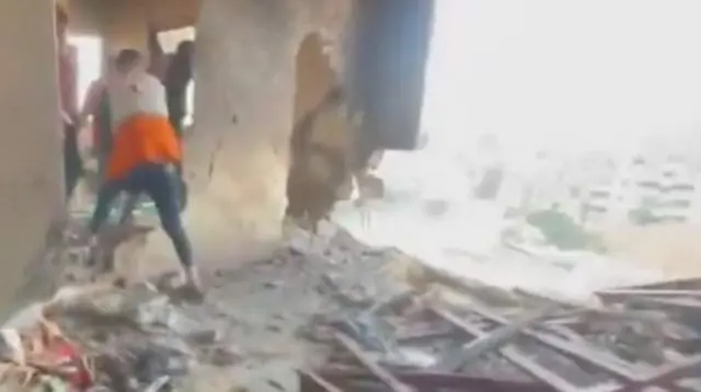 طفل عمره أيام لا تتعدى اصابع اليد الواحدة بين ضحايا بعد استهداف مبنى الهلال الأحمر في غزة، بحسب الامم المتحدة