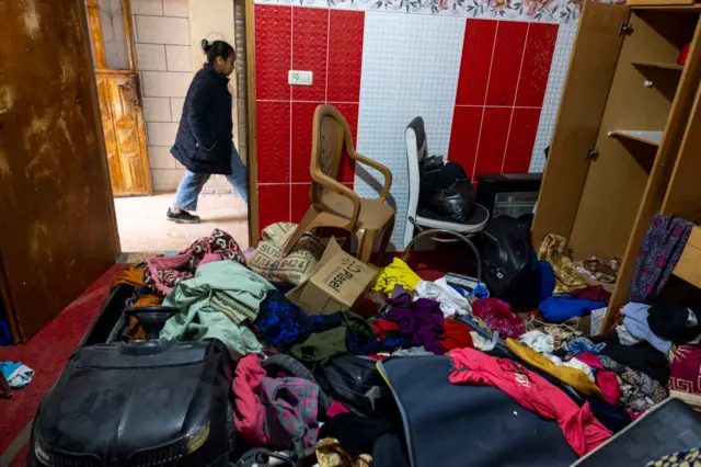 منزل فلسطيني اقتحمه الجيش الإسرائيلي وعاث فيه فسادا