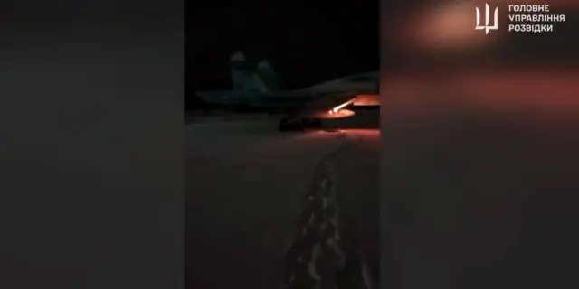 ГУР публикует видео с горящим самолетом