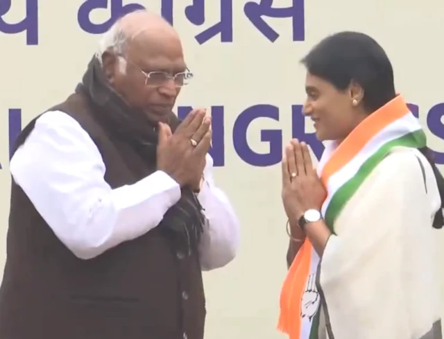 वाईएस शर्मिला कांग्रेस में शामिल