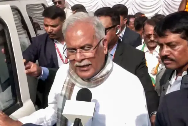 इस मामले में छत्तीसगढ़ में मुख्यमंत्री भूपेश बघेल के क़रीबी लोगों समेत सैकड़ों लोगों से पूछताछ जारी है