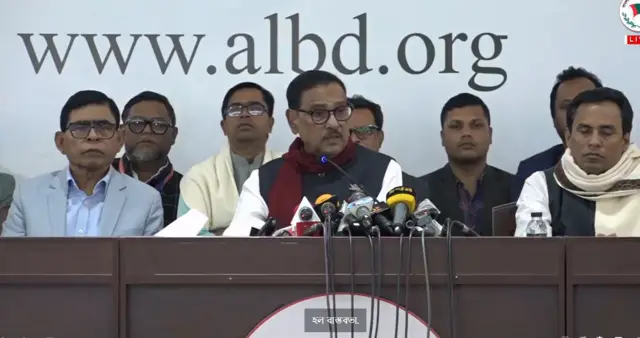 তেজগাঁওয়ে দলীয় কার্যালয়ে সংবাদ সম্মেলন করেন আওয়ামী লীগের সাধারণ সম্পাদক ওবায়দুল কাদের।