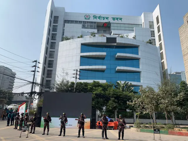 নির্বাচন কমিশনের সামনে বিজিবির অবস্থান