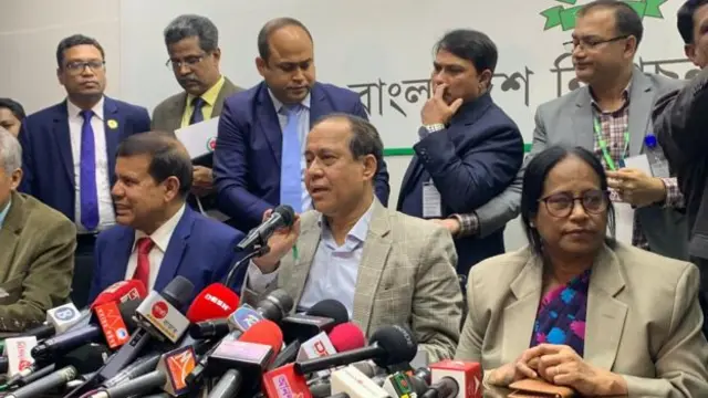 নির্বাচন কমিশনার জানিয়েছেন ৪১.৮% ভোট পড়েছে