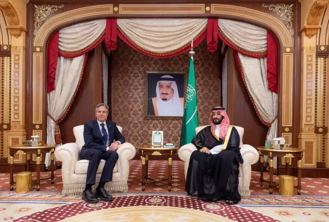 وزير الخارجية الأمريكي أنتوني بلينكن يجتمع مع ولي العهد السعودي الأمير محمد بن سلمان