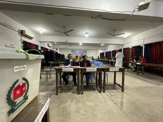 ঢাকার একটি ভোটকেন্দ্র