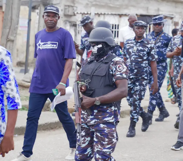 More fotos of security operatives for Lagos during di Independence Day