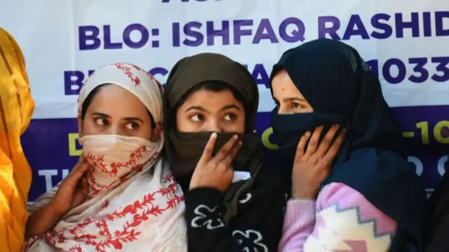 जम्मू कश्मीर में जारी है तीसरे चरण का मतदान