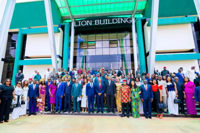 Gọvanọ Peter Mbah na ndị isioche okpuru ọchịchị ọhụrụ oge e duchara ha n'iyi ọrụ