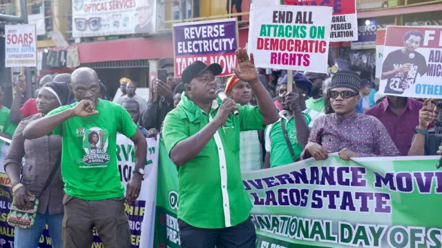#FearlessInOctober protesters gada for Lagos state