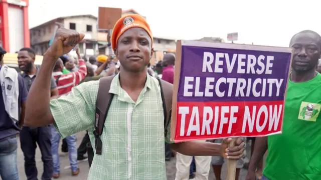 Some protesters wey gather for Lagos