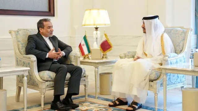 عباس عراقچی در دیدار با نخست‌وزیر قطر