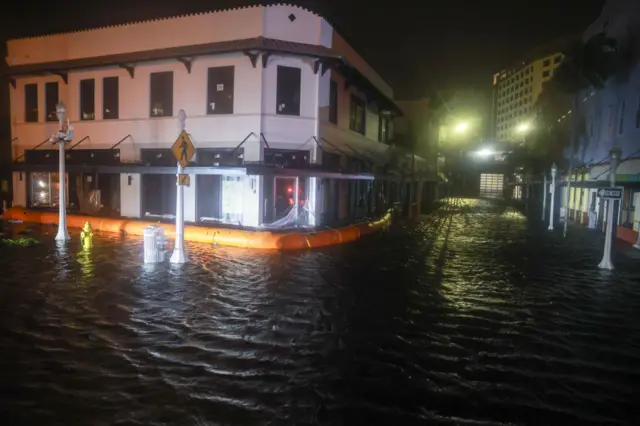 Ụlọ oke ifufe mebiri na mpaghara Sarasota dị na Florida