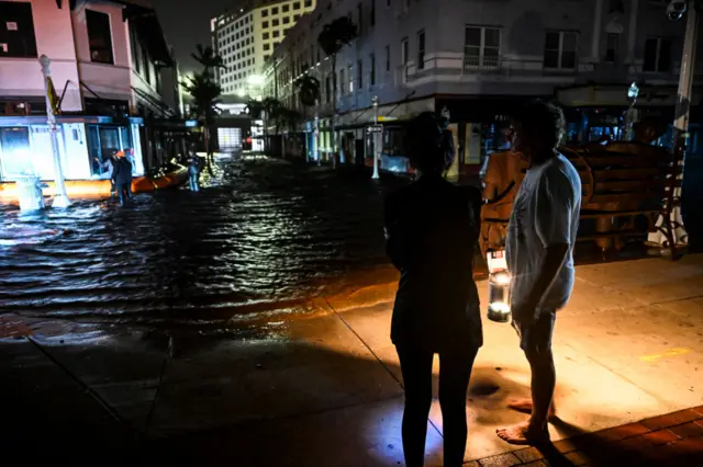 Ndị oke ifufe mebiri ụlọ ha na Florida