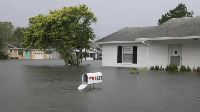 Ụlọ oke ifufe Hurricane Milton mebiri