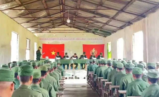 MNDAA အရာရှိနဲ့ တပ်ဖွဲ့ဝင်တွေ