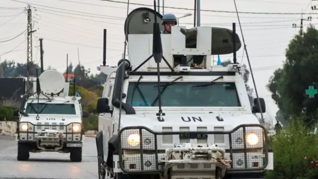 दक्षिणी लेबनान में गश्त करते संयुक्त राष्ट्र के सैनिक