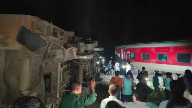 चेन्नई में रेल हादसे के बाद मची अफ़रातफ़री का दृश्य