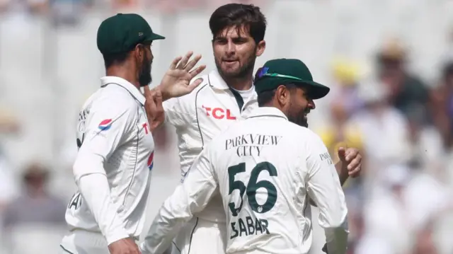 पाकिस्तान की टेस्ट टीम से बाबर आज़म को किया गया बाहर
