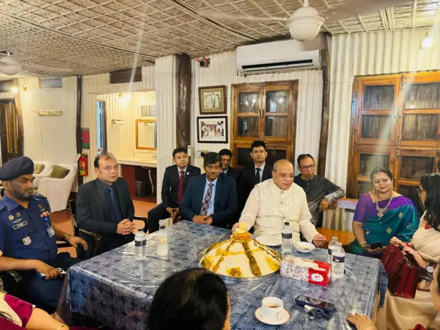 শনিবার সন্ধ্যায় প্রধান বিচারপতি টাঙ্গাইলের মির্জাপুরে প্রয়াত দানবীর রণদা প্রসাদ সাহার বাড়ির ঐতিহ্যবাহী পুজামণ্ডপসহ কুমুদিনী মেডিকেল কলেজ ও হাসপাতালসহ বিভিন্ন স্থাপনা পরিদর্শন করেন।