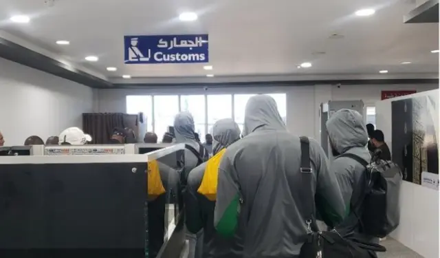 Otu egwu bọọlụ Super Eagles ka ha na-aba ụgbọelu ịlọghachita Naịjirịa