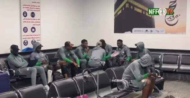 Ndị otu egwu bọọlụ Super Eagles nọ n'ọdọ ụgbọelu maka mkpọchi mba Libya kpọchiri