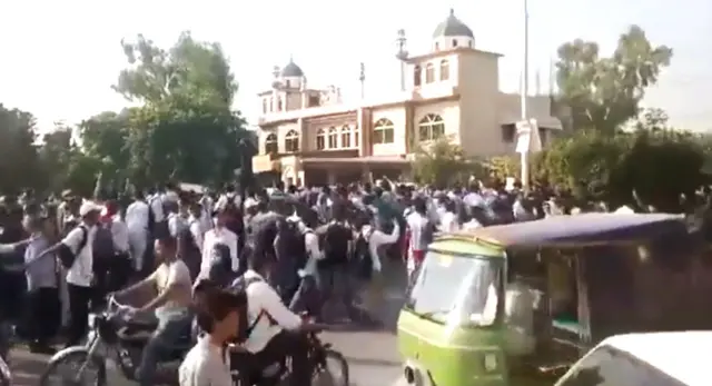 پنجاب کالج کے طلبہ کا راولپنڈی میں بھی احتجاج، کیمپس کی عمارت میں توڑ پھوڑ