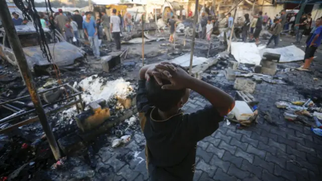 14 अक्टूबर को ग़ज़ा के एक अस्पताल पर इसराइली हमले के बाद का मंज़र