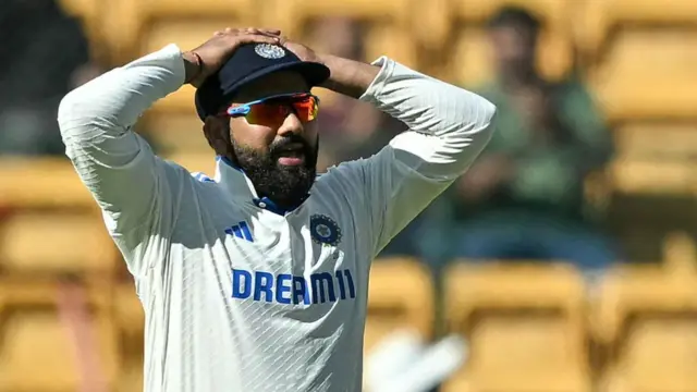 मैच के दौरान कप्तान रोहित शर्मा