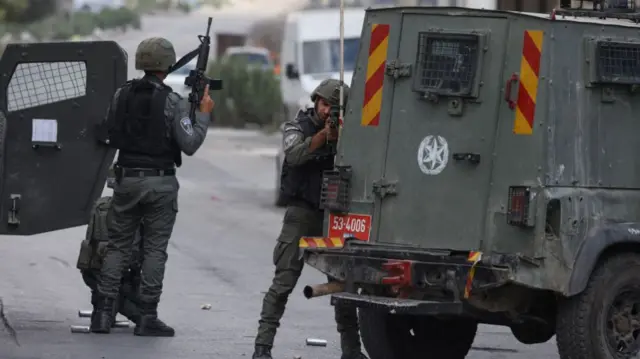 वेस्ट बैंक में तैनात इसराइली सेना