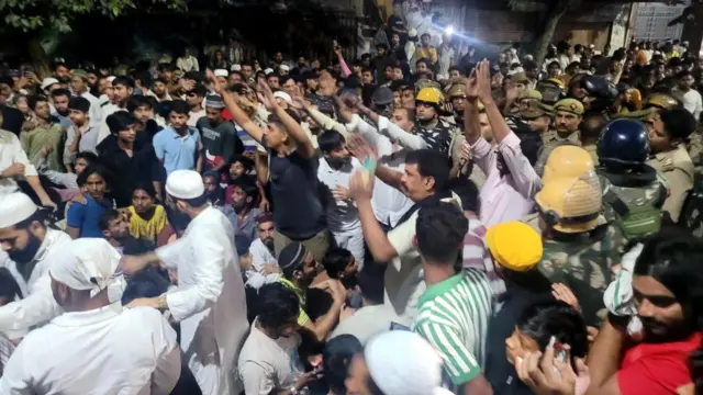 पुलिस ने हालात को किया काबू