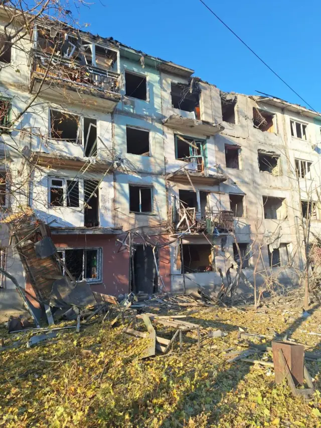Поврежденное здание