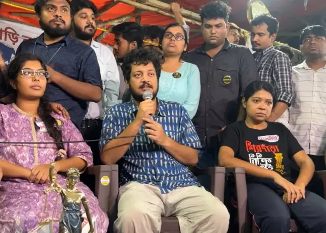আরজি করের জুনিয়র চিকিৎসকরা।