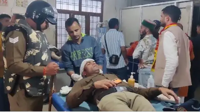 घायल पुलिसकर्मी