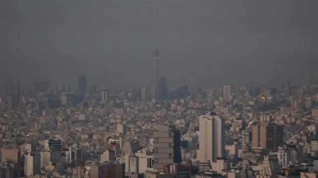 صورة للعاصمة الإيرانية طهران صباح يوم السبت بعد غارات جوية إسرائيلية