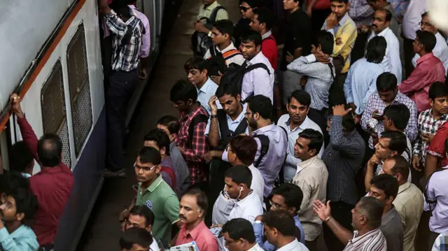 मुंबई बांद्रा रेलवे स्टेशन (सांकेतिक तस्वीर)