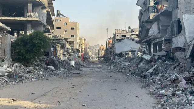 نمایی از اطراف بیمارستان کمال عدوان پس از خروج نیروهای اسرائیلی