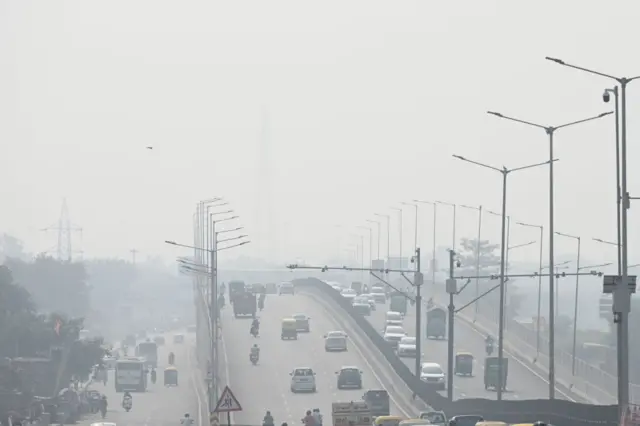 दिल्ली के गीता कॉलोनी के पास की तस्वीर