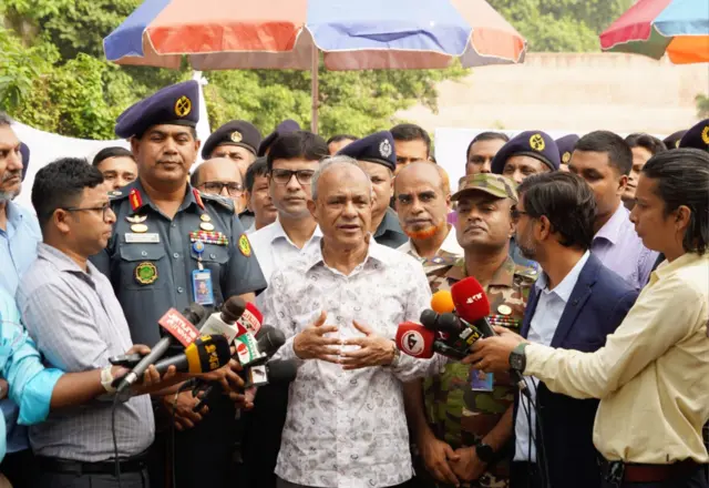 স্বরাষ্ট্র উপদেষ্টা লেফটেন্যান্ট জেনারেল (অব.) মো. জাহাঙ্গীর আলম চৌধুরী