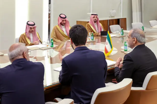 دیدار پزشکیان با وزیر خارجه عربستان