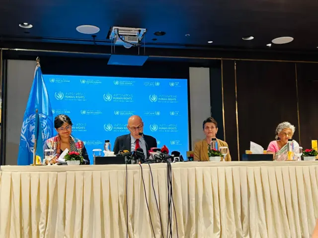 জাতিসংঘের মানবাধিকার বিষয়ক হাইকমিশনার ভলকার তুর্ক সংবাদ সম্মেলনে কথা বলছেন।