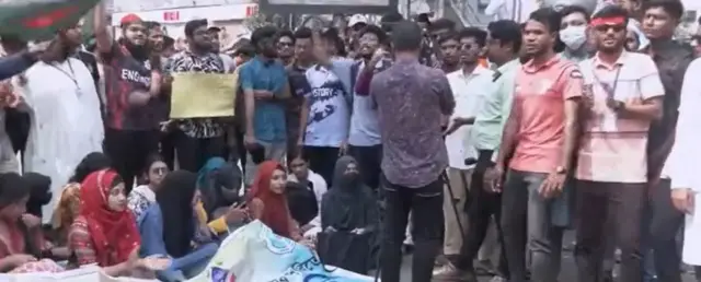 সাত কলেজের শিক্ষার্থীদের ব্লকেড