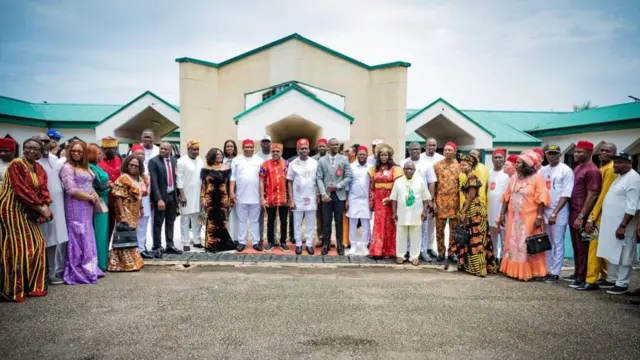 Foto Gọvanọ Chukwuma Soludo na dị isioche ọhụrụ steeti Anambra steeti