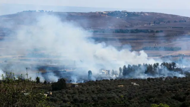 दक्षिणी लेबनान में इसराइल के हमले के बाद उठता हुआ धुंआ