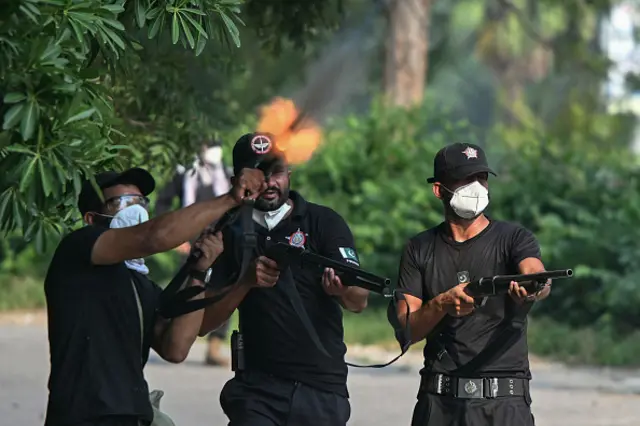 پی ٹی آئی، پولیس