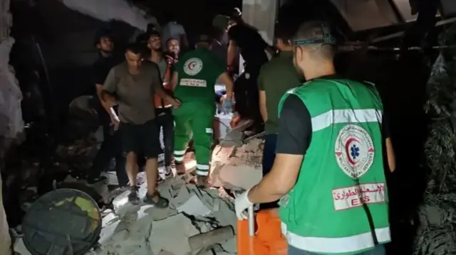 غزہ میں سکول اور مسجد پر اسرائیلی بمباری میں درجنوں افراد ہلاک