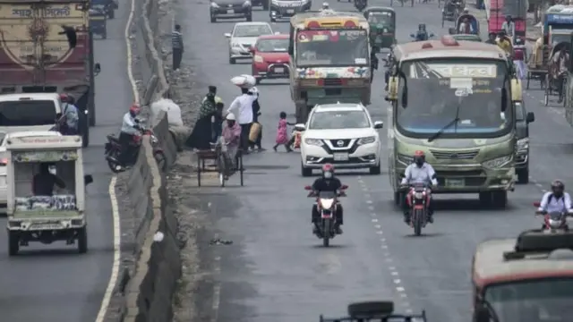 ঢাকা সড়ক
